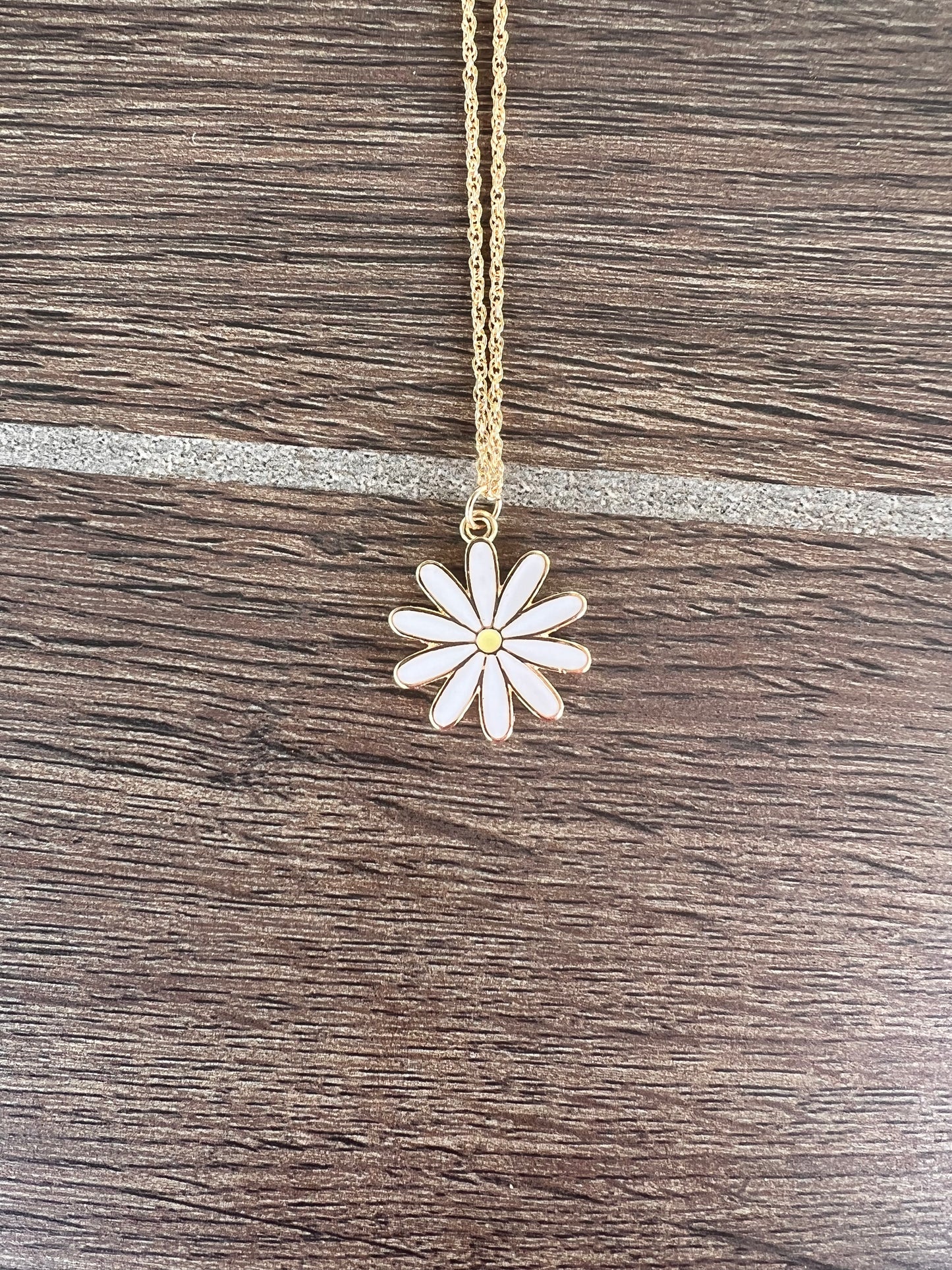 Reversible daisy necklace