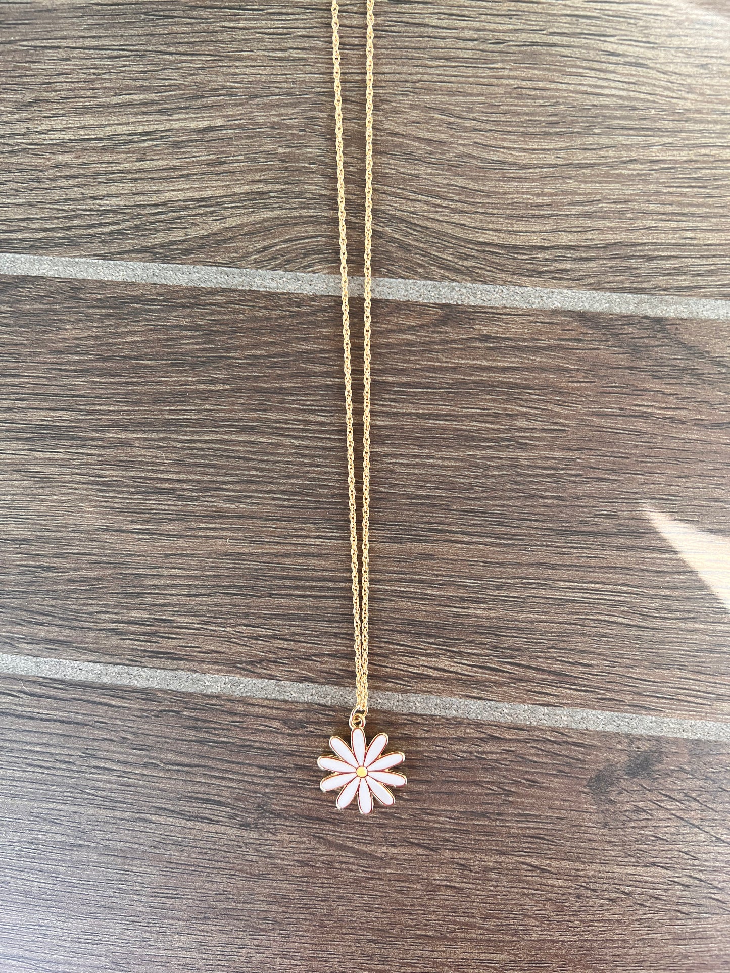 Reversible daisy necklace